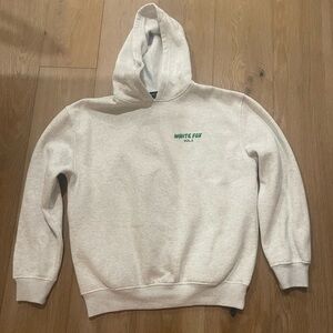 White fox sweatshirt worn once! Super cute and comfy just wrong size for me!!